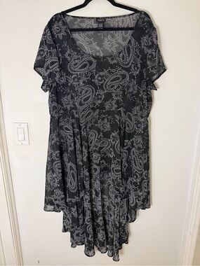 torrid Black Paisley Scoop-Neck Swing High-Low Top